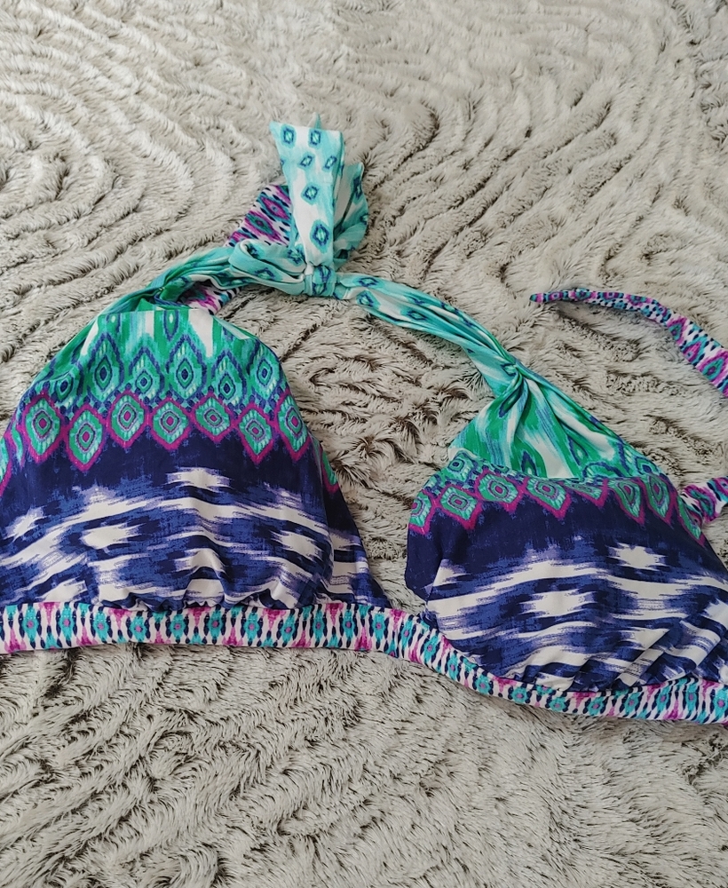 Kenneth Cole Reaction Bikini Top size D.
